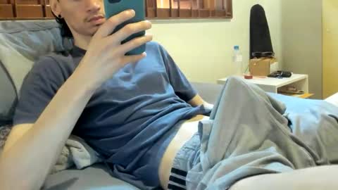 Snapshot of moderdelier chatting on 02/14/26, 01:19 DigBreed online show from 02/14/26, 01:19