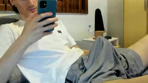 Snapshot of moderdelier chatting on 02/15/26, 10:58 DigBreed online show from 02/15/26, 10:58