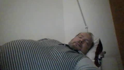 Snapshot of mofu781s chatting on 01/01/25, 12:43 mofu781s online show from 01/01/25, 12:43