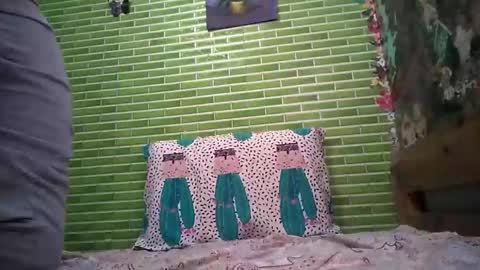 Snapshot of mohawkred chatting on 09/09/25, 04:01 MohawkRed online show from 09/09/25, 04:01