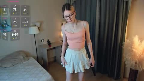 Laura online show from 12/14/25, 01:11