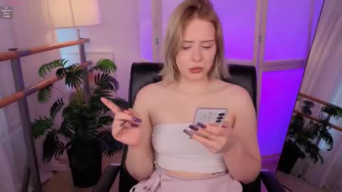 Snapshot of mol_l_y chatting on 02/24/26, 07:17 Molly online show from 02/24/26, 07:17