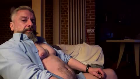 molitsrymale69 online show from 12/04/25, 02:32