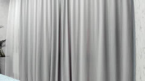 Snapshot of molly_555 chatting on 10/25/25, 01:35 Sima online show from 10/25/25, 01:35