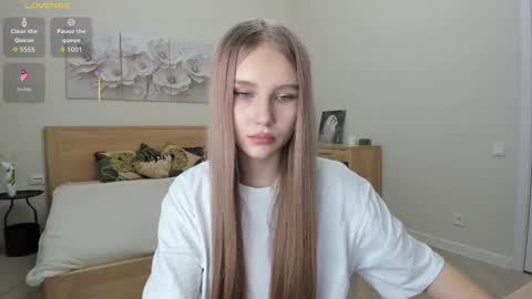 Snapshot of molly_555 chatting on 11/03/25, 09:32 Sima online show from 11/03/25, 09:32