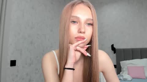 Snapshot of molly_555 chatting on 11/11/25, 02:00 Sima online show from 11/11/25, 02:00