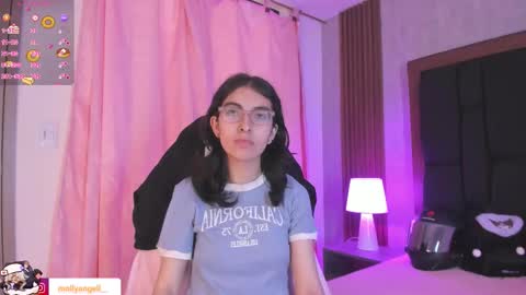 Snapshot of molly__a chatting on 03/29/26, 02:39 Molly online show from 03/29/26, 02:39