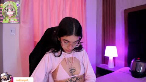 Snapshot of molly__a chatting on 04/07/26, 04:18 Molly online show from 04/07/26, 04:18