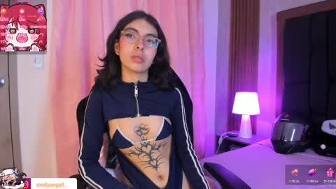 Snapshot of molly__a chatting on 04/13/26, 03:39 Molly online show from 04/13/26, 03:39