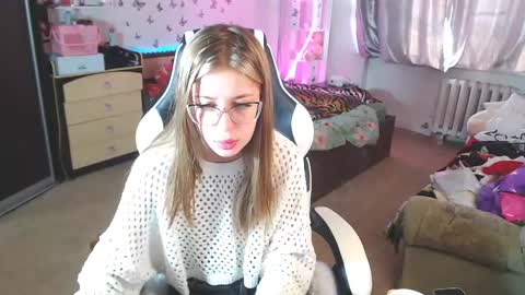 Molly Prvt is open online show from 03/06/25, 04:41