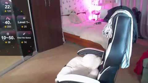 Molly Prvt is open online show from 07/21/26, 11:23