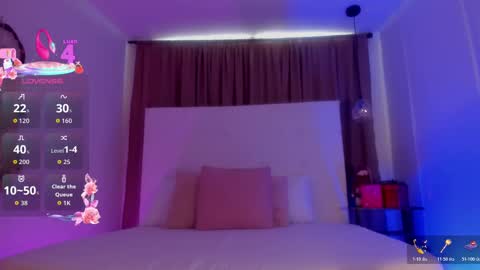 Snapshot of molly_beckers chatting on 11/17/25, 02:01 online show from 11/17/25, 02:01