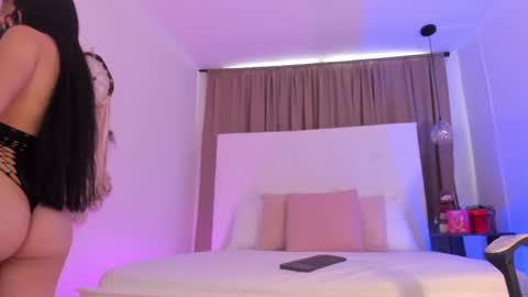 Snapshot of molly_beckers chatting on 11/20/25, 02:28 online show from 11/20/25, 02:28