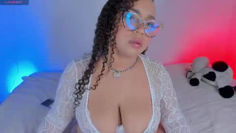 Snapshot of molly_blacke01 chatting on 07/04/26, 03:24 milee online show from 07/04/26, 03:24