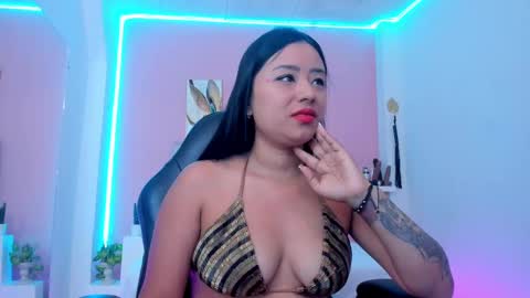 Snapshot of molly_h0t chatting on 10/09/25, 12:36 online show from 10/09/25, 12:36