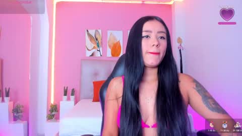 Snapshot of molly_h0t chatting on 10/27/25, 12:20 online show from 10/27/25, 12:20