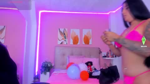 Snapshot of molly_h0t chatting on 11/24/25, 12:16 online show from 11/24/25, 12:16