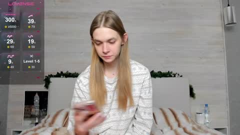 Snapshot of molly_hunt chatting on 01/06/25, 03:42 Molly Hunt online show from 01/06/25, 03:42