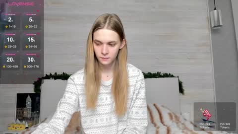 Snapshot of molly_hunt chatting on 01/10/25, 05:37 Molly Hunt online show from 01/10/25, 05:37