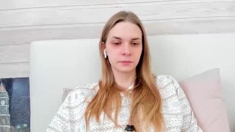 Snapshot of molly_hunt chatting on 02/26/25, 02:48 Molly Hunt online show from 02/26/25, 02:48