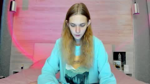 Snapshot of molly_hunt chatting on 11/09/25, 04:00 Molly Hunt online show from 11/09/25, 04:00