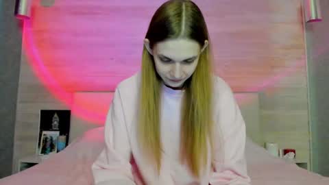 Molly Hunt online show from 02/25/26, 03:49