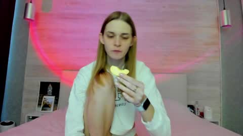 Molly Hunt online show from 04/05/26, 05:15