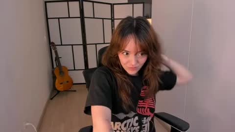 Snapshot of molly_marmalade_ chatting on 06/23/26, 05:33 MOLLY online show from 06/23/26, 05:33