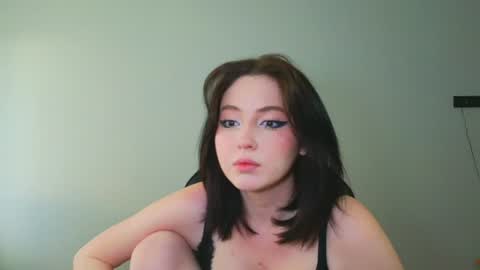 molly_millerr online show from 06/08/26, 03:45