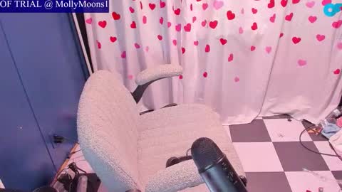 molly_moons online show from 05/20/26, 08:37