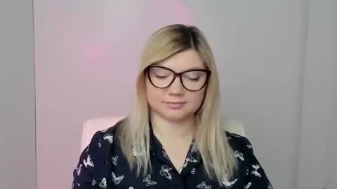 Molly online show from 10/04/25, 11:52