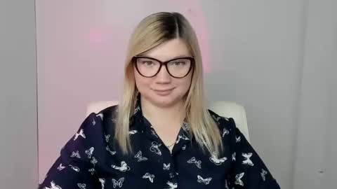 Molly online show from 10/08/25, 06:16