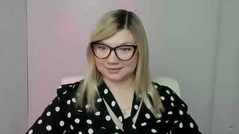 Molly online show from 10/09/25, 06:06