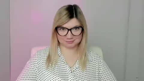 Molly online show from 10/13/25, 11:43