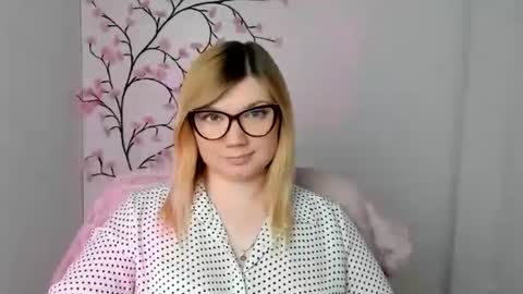 Molly online show from 04/14/26, 11:27