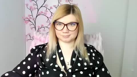 Molly online show from 04/18/26, 11:36