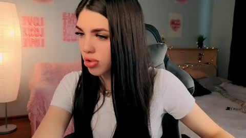 Snapshot of molly_rettyy chatting on 04/11/26, 04:28 Molly online show from 04/11/26, 04:28