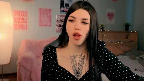 Snapshot of molly_rettyy chatting on 04/15/26, 04:08 Molly online show from 04/15/26, 04:08