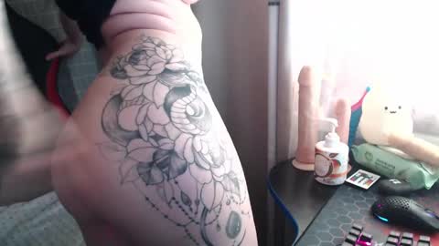 I have new photos come and see with love Molly online show from 04/10/26, 07:57