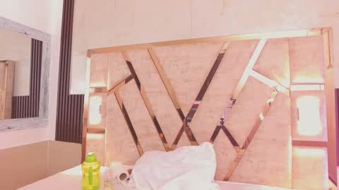 Yuli online show from 10/10/25, 01:48