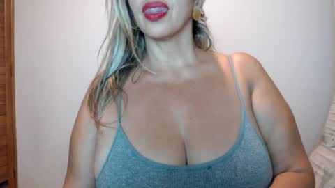 Snapshot of mollybunny01 chatting on 07/09/26, 02:48 Molly Bunny online show from 07/09/26, 02:48