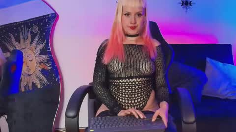 mollycb online show from 06/03/26, 04:04