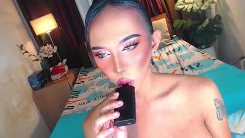 Snapshot of mollycummers chatting on 11/19/25, 07:08 Molly online show from 11/19/25, 07:08