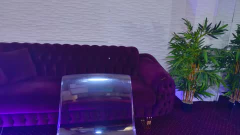 Snapshot of mollydolley chatting on 02/04/26, 08:25 Julia online show from 02/04/26, 08:25