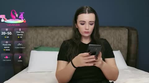 Molly online show from 11/18/25, 09:19