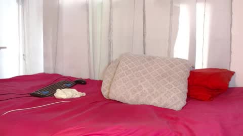 Snapshot of mollyguns chatting on 12/28/24, 08:58 MOLLY GUNSG online show from 12/28/24, 08:58