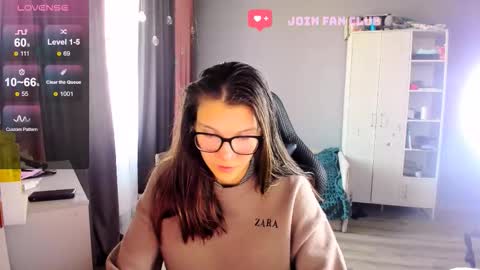  KIRA  online show from 09/19/25, 04:03