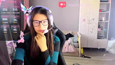  KIRA  online show from 10/16/25, 05:08