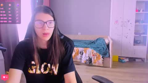  KIRA  online show from 03/12/26, 07:25