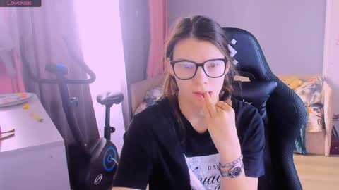  KIRA  online show from 04/01/26, 05:08